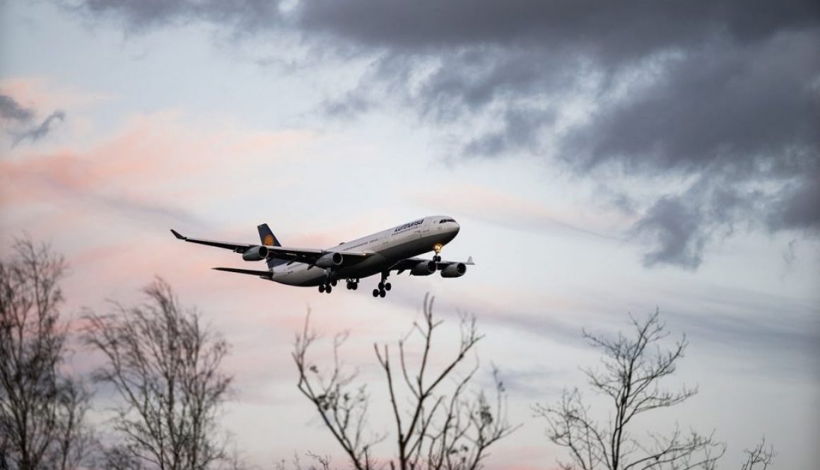 aircraft-4885805_1280-min